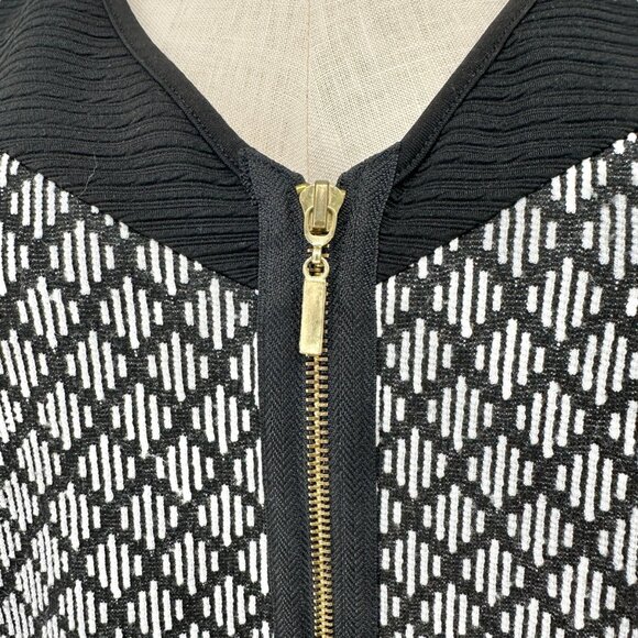 City Chic Top Womens Size 22 Black White Sleeveless Zipper Front Peplum - Picture 4 of 7